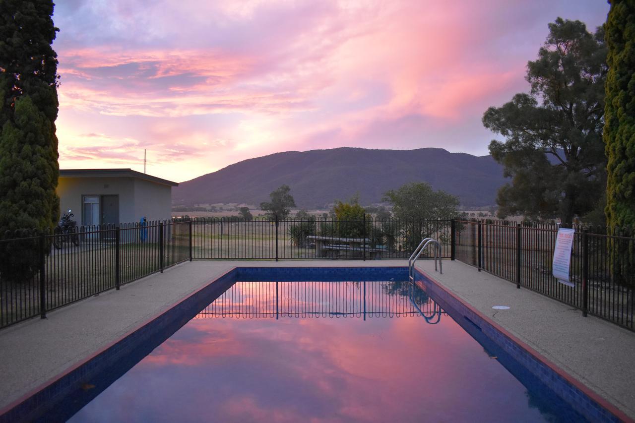 Mountain View Motel Corryong Kültér fotó