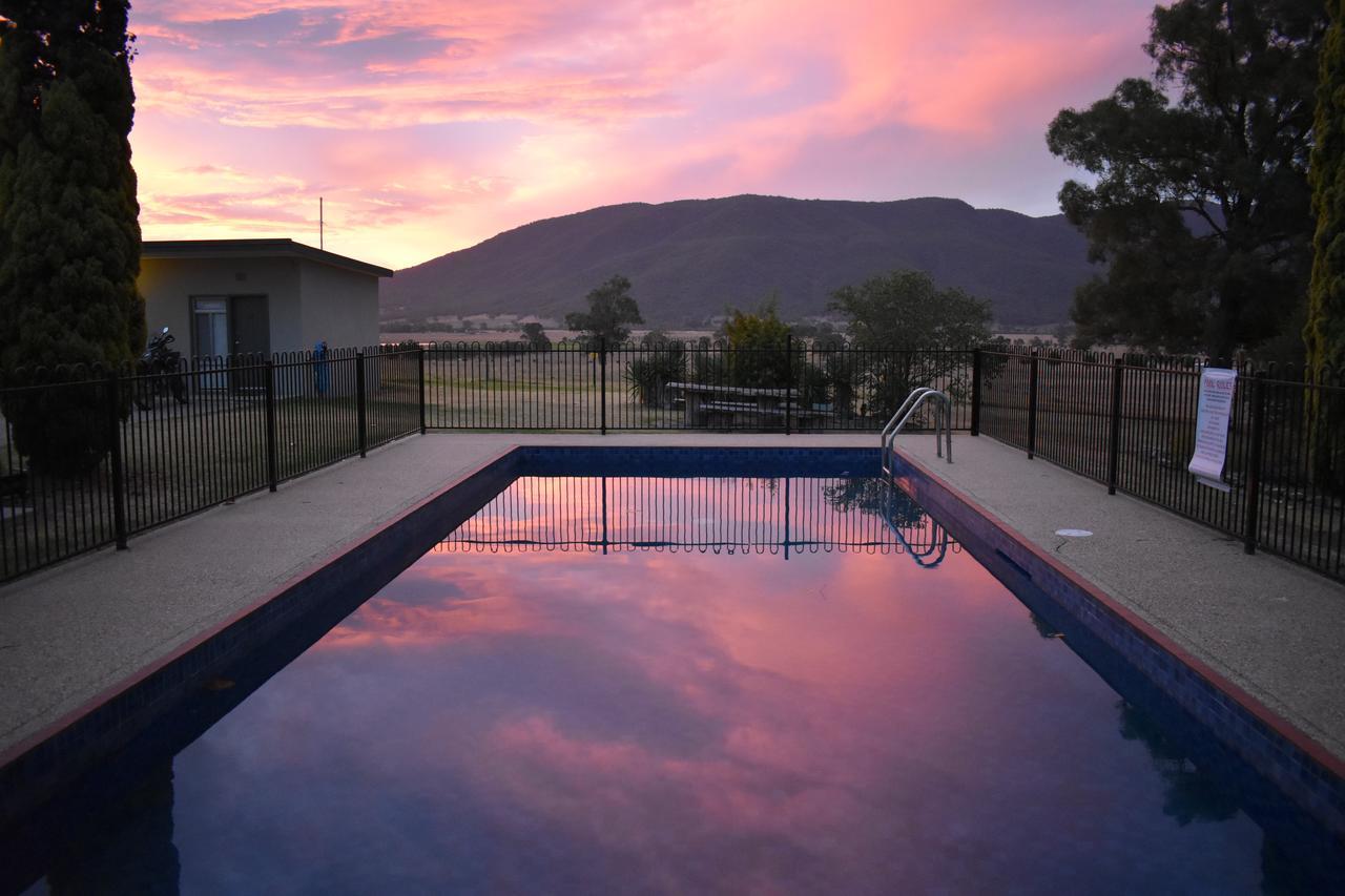Mountain View Motel Corryong Kültér fotó